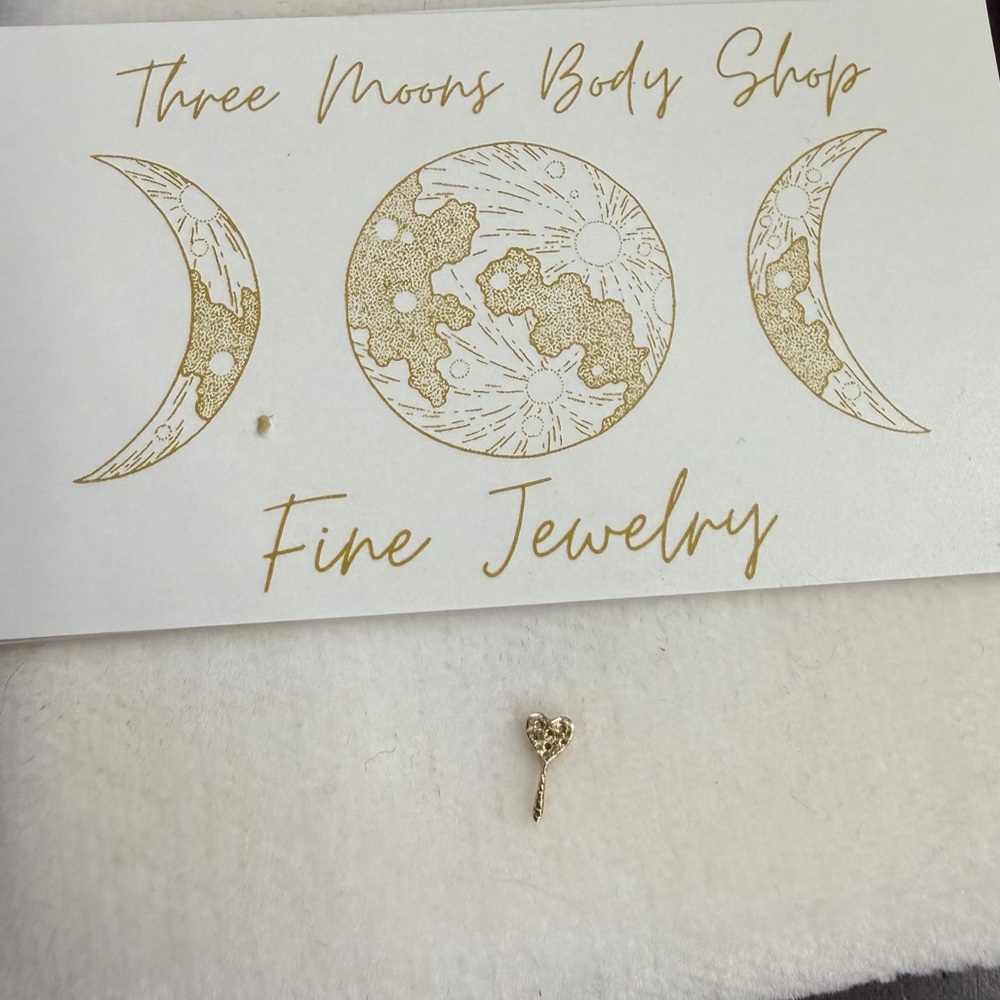 Junipurr Love Tap Threadless End Yellow Gold